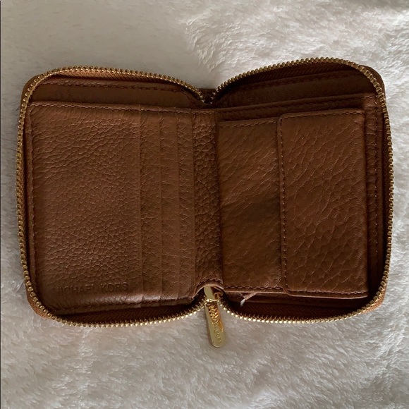 Michael Kors Wallet - Picture 2 of 5